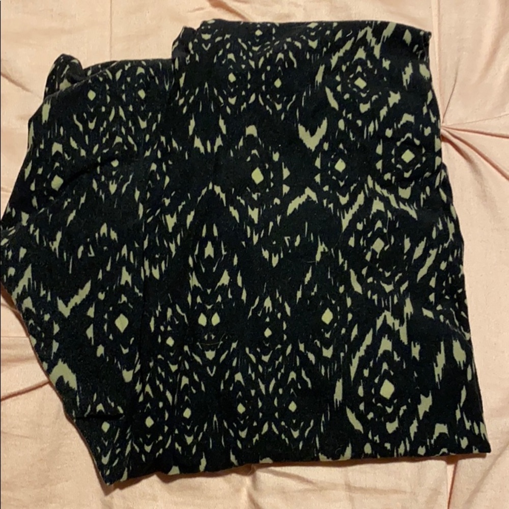 Tall and Curvy Batik type print leggings